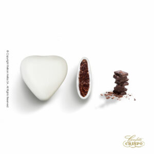 Κουφέτα Crispo με σοκολάτα υγείας και λεπτή επίστρωση ζάχαρης σε σχήμα καρδιά και λευκό χρώμα.